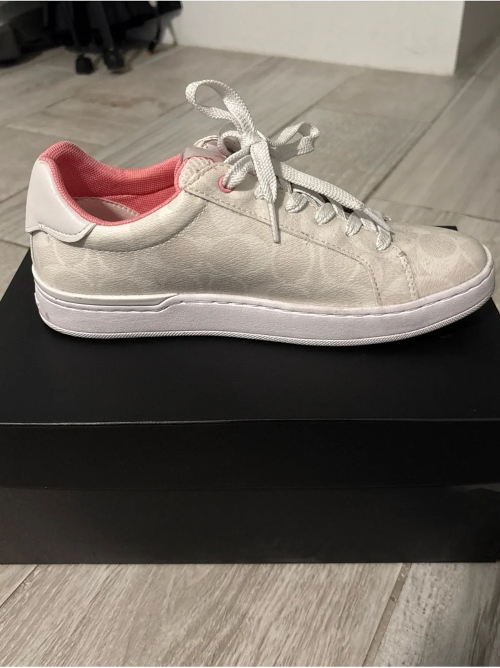 Coach Women's Cream Signature Low-Top Sneaker with Pink Lining